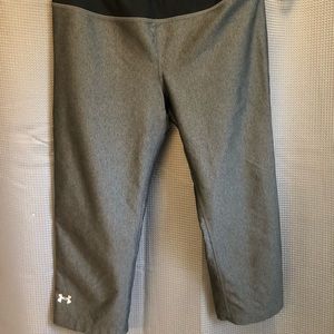 Under Armour gray capri exercise leggings